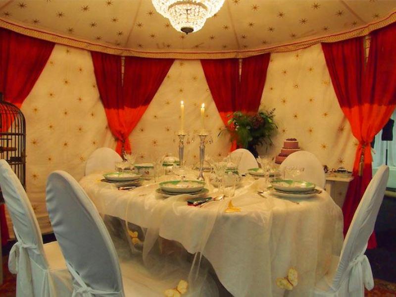 Indiaanse tent dinnerparty